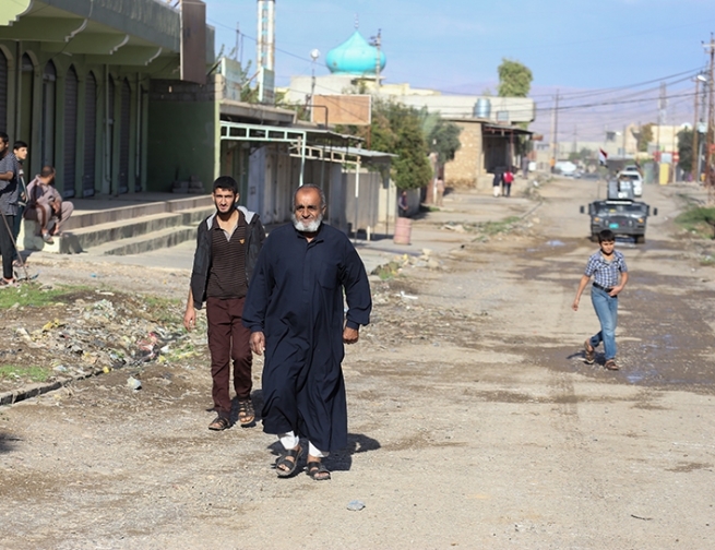  پێشوازی خەڵکی موسڵ لە چوونی سوپای عێراق بۆ ئەو شارە 
